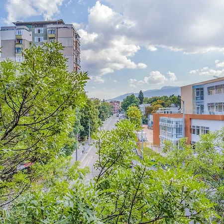 Dondukov Boulevard Two Bedroom Designer Апартамент София