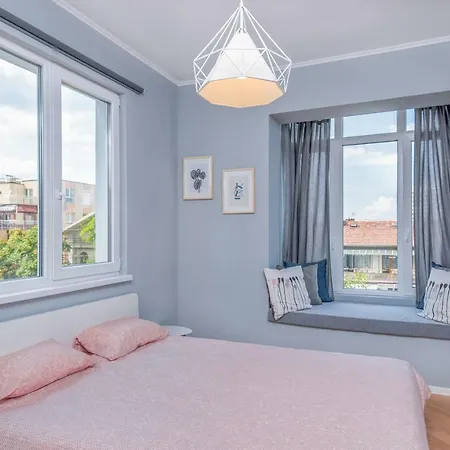 Dondukov Boulevard Two Bedroom Designer Sofie