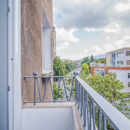 Dondukov Boulevard Two Bedroom Designer Appartement *