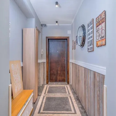 Dondukov Boulevard Two Bedroom Designer Lägenhet