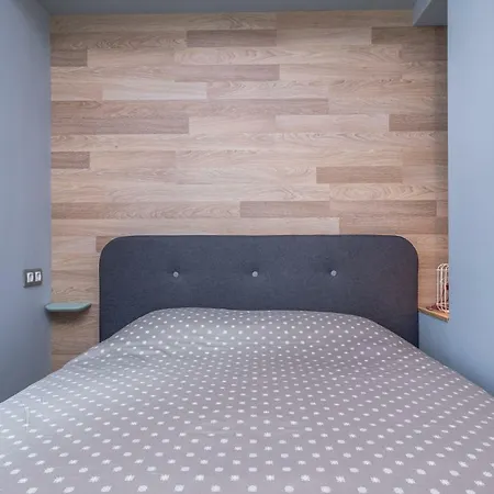 Dondukov Boulevard Two Bedroom Designer Daire *